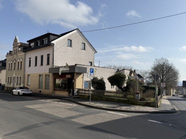 Vorderansicht Neuwied / Feldkirchen Haus Attraktives Wohn- und Gesch�ftshaus mit Entwicklungspotenzial