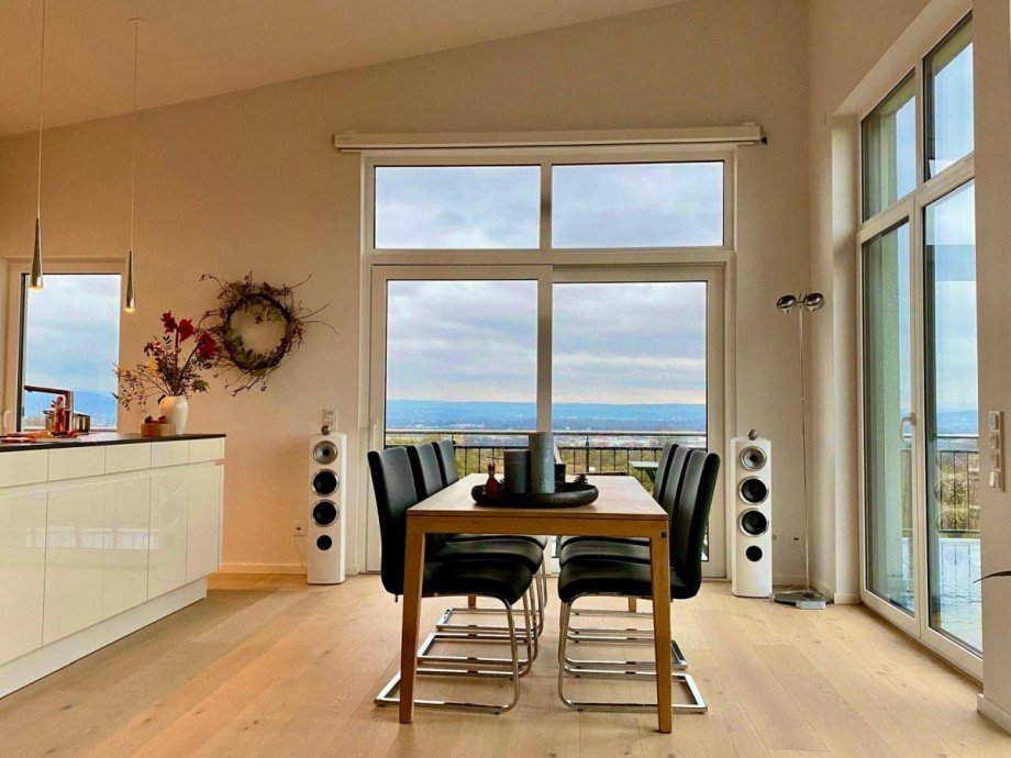 Essen mit Blick in die Ferne Penthousewohnung Neuwied