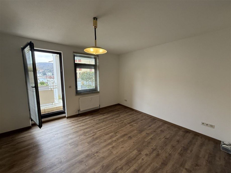 Schlafzimmer mit Balkon Wohnung Remagen
