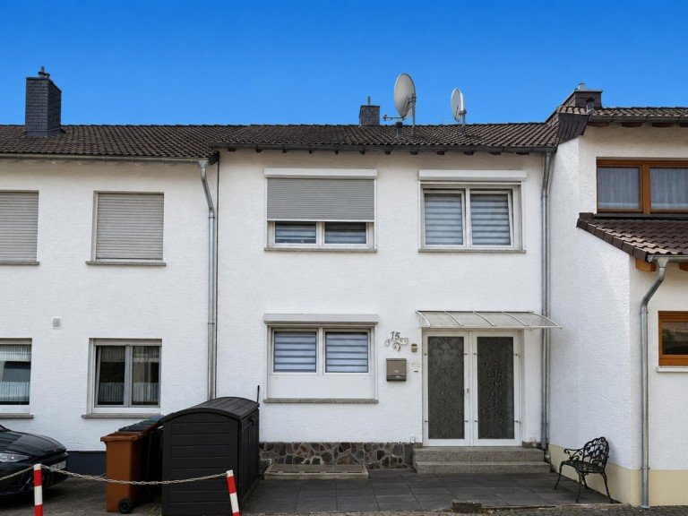 Ansicht Neuwied / Feldkirchen Reihenmittelhaus *** Ger�umiges Reihenhaus mit ausgebautem Keller, Dachstudio und vielseitigen Nutzungsm�glichkeiten ***