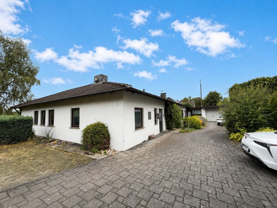 Einfahrt Zweifamilienhaus Neuwied / Irlich