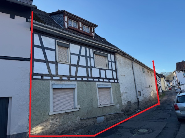 Ansicht Neuwied / Rodenbach Einfamilienhaus Sanierungsbed�rftiges Fachwerkhaus mit Scheune im Ortskern von Neuwied-Rodenbach
