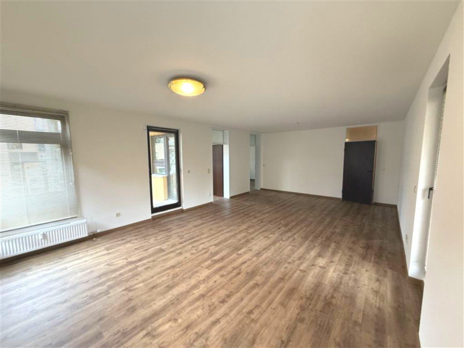 Gro�z�giges Wohnzimmer Wohnung Remagen